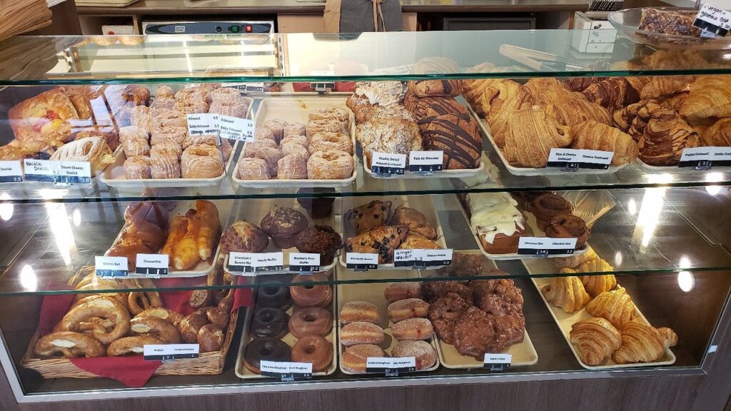 Tren Swicy Bikin Lidah Meledak, Sensasi Pedas-Manis di Bakery Modern