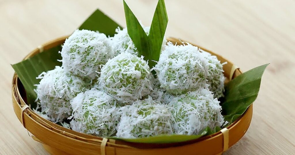 Sekali Gigit Langsung Meletus! Ternyata Ini Asal-usul Klepon yang Bikin Penasaran