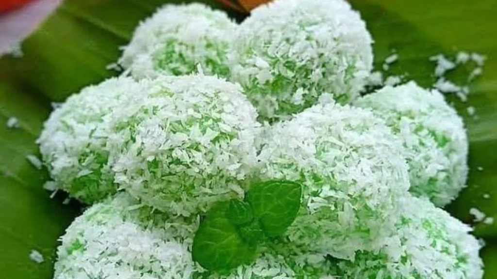 Sekali Gigit Langsung Meletus! Ternyata Ini Asal-usul Klepon yang Bikin Penasaran