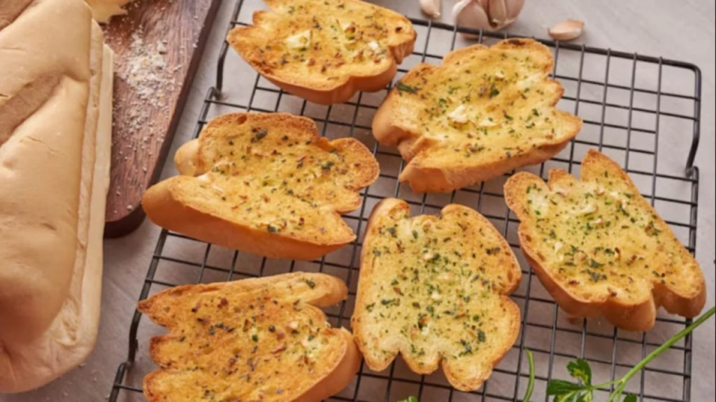 Gurih Lumer di Mulut! Ini Resep Garlic Cheese Bread ala Rich Products Indonesia