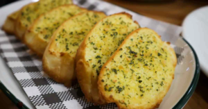Gurih Lumer di Mulut! Ini Resep Garlic Cheese Bread ala Rich Products Indonesia